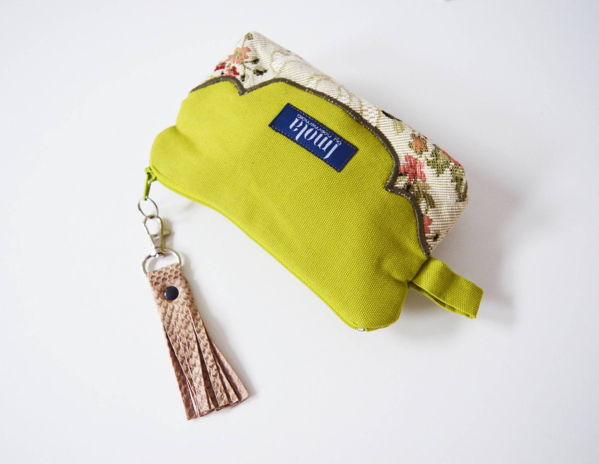 Kosmetiktasche Stiftemäppchen Beauty Bag Federmäppchen Schminktäschchen Lindgrün Beige Damast Brokat Leder Quaste Greenery Kosmetiktasche Stiftemäppchen Beauty Bag Federmäppchen Schminktäschchen Lindgrün Beige Damast Brokat Leder Quaste Greenery von Boldpeach