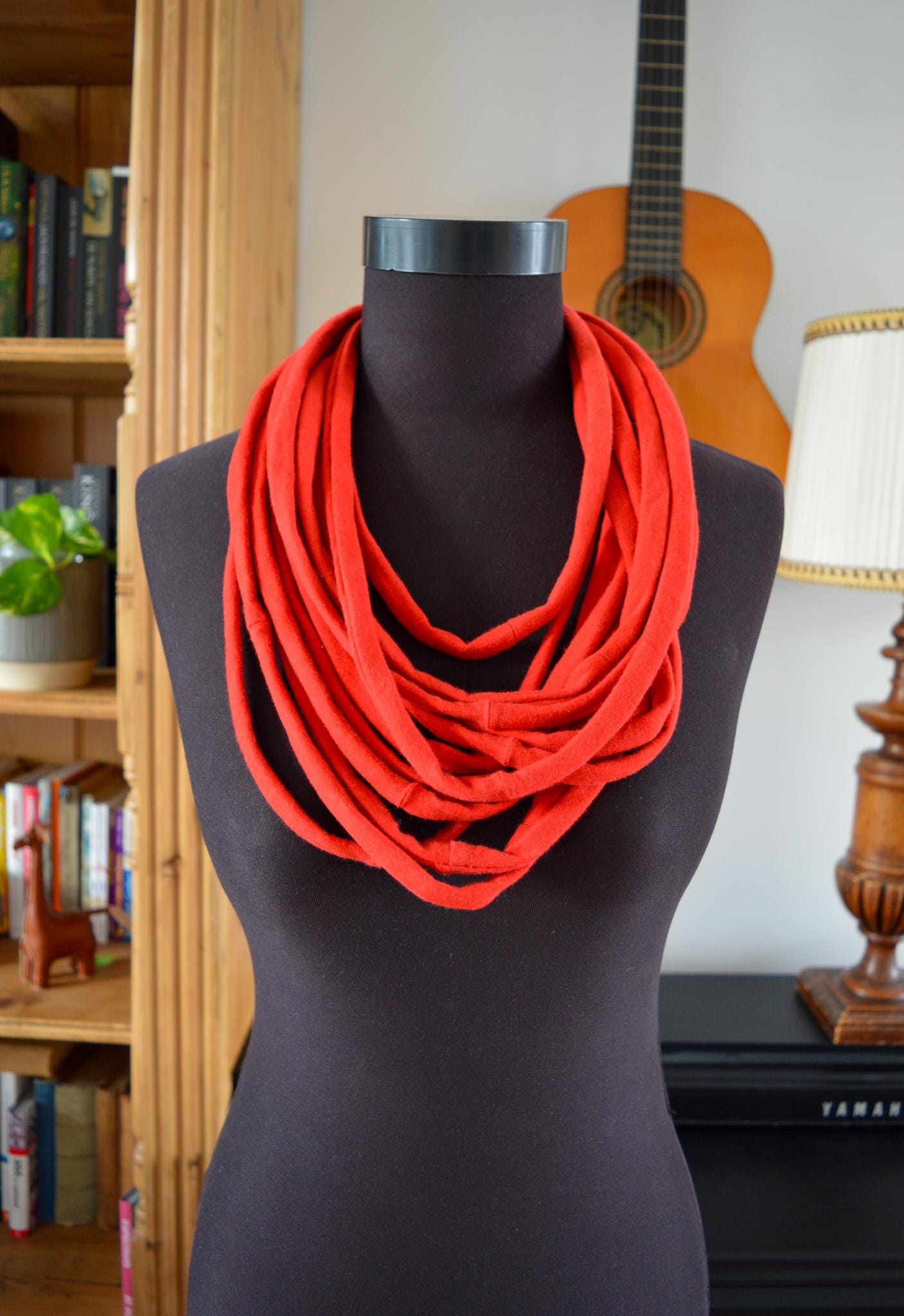 Roter Halsschmuck Loop Schal Unendlichkeitsschal Rundschal Ooak Orange Rote Flamme Roter Halsschmuck Loop Schal Unendlichkeitsschal Rundschal Ooak Orange Rote Flamme von Boldpeach