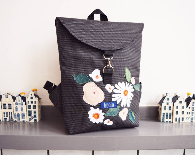 Rucksack Grau Blumen Geblümter Hipster Radtasche Kleine Alltagstasche Mini Applikation Gänseblümchen Ooak Frühling Rosen von Boldpeach