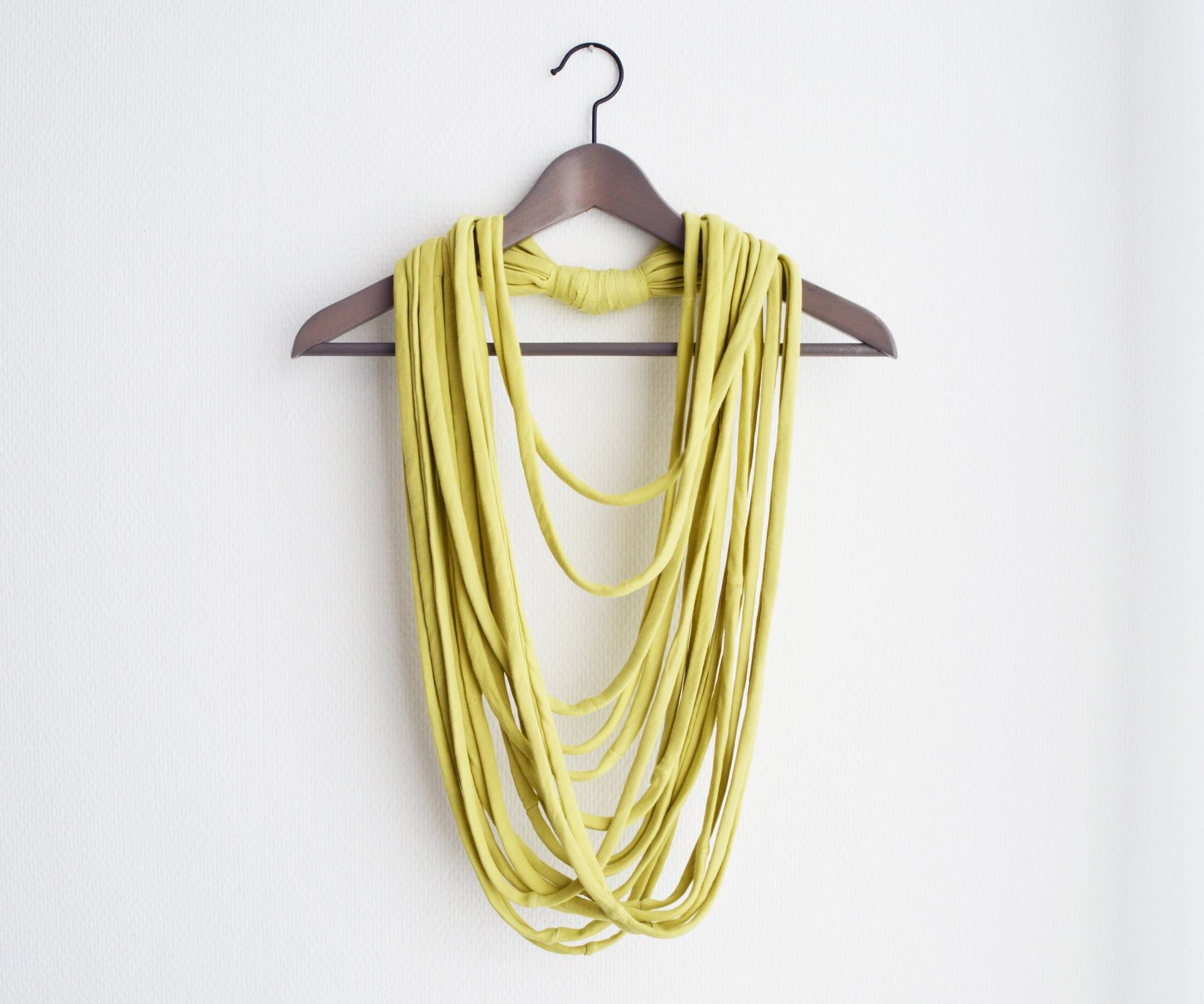 Sale Lindgelb Halsschmuck Loop-Schal Infinity-Schal Rundschal Ooak Boho-Hippie Glücklich Schal Sale Lindgelb Halsschmuck Loop-Schal Infinity-Schal Rundschal Ooak Boho-Hippie Glücklich Schal von Boldpeach