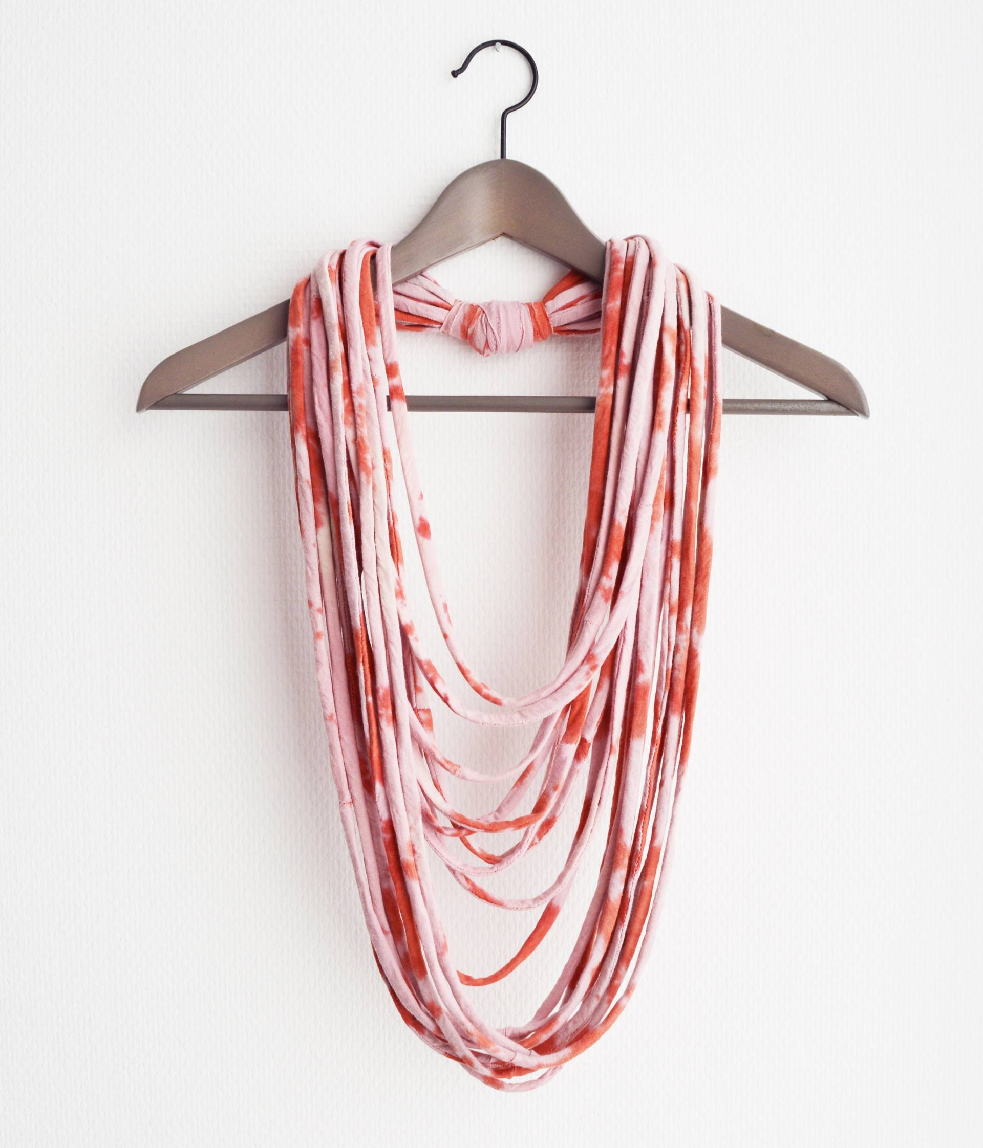 Sale Pink Halsschmuck Schleifenschal Unendlichkeitsschal Rundschal Ooak Boho Hippie Happy Schal Batik Sale Pink Halsschmuck Schleifenschal Unendlichkeitsschal Rundschal Ooak Boho Hippie Happy Schal Batik von Boldpeach