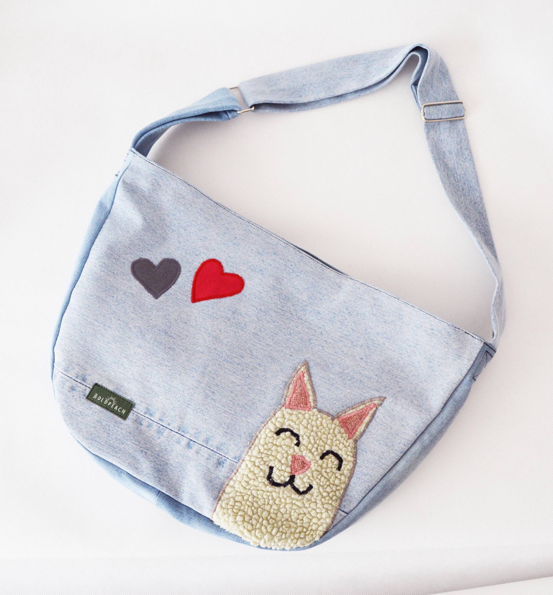 Umhängetasche Fahrrad Radsporttasche Applikation Süße Kitty Katze Tier Entzückende Herzchen Tasche Upcycled Recycled 1.1 Basic Kollektion Umhängetasche Fahrrad Radsporttasche Applikation Süße Kitty Katze Tier Entzückende Herzchen Tasche Upcycled Recycled 1.1 Basic Kollektion von Boldpeach