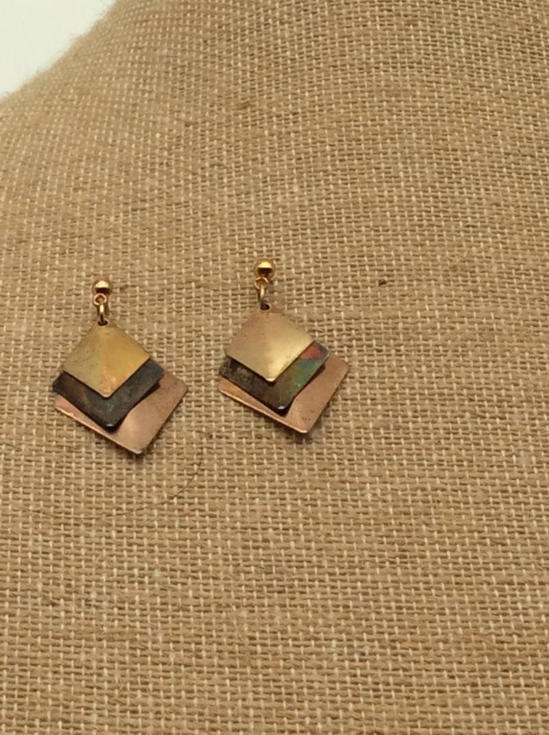 Vintage Two Tone Kupfer Diamant Form Layered Post Ohrringe Minimalist von BolliniCurios