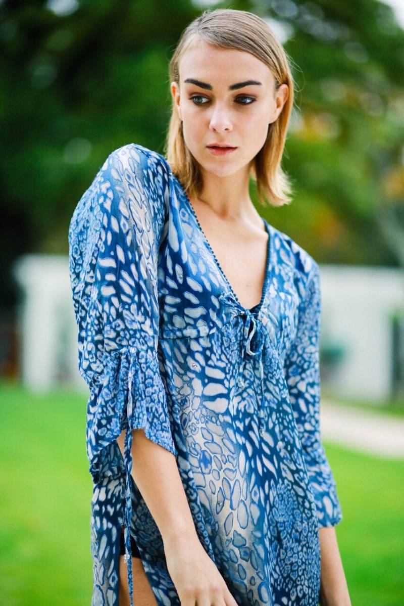 Blauer Leopard Kaftan von BollywoodCouture