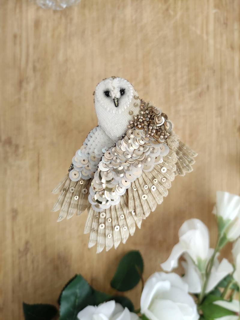 Schleiereule Perlen Brosche Handgemachte Vogel Anhänger Polar Eule Pin Eulenschmuck Tier Patch Weihnachtsgeschenk von BolobonJewelry