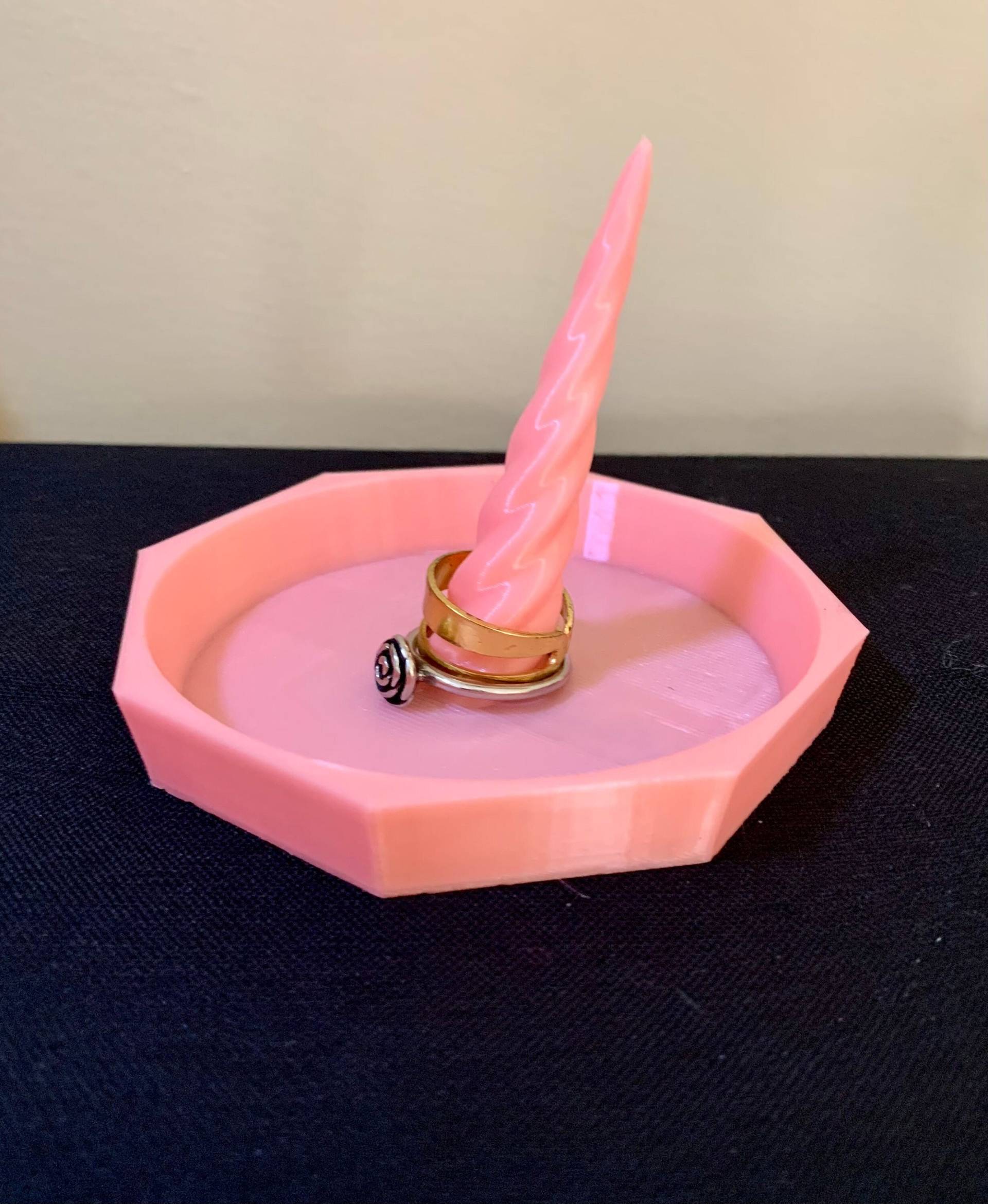 Rosa Einhorn Horn 3D Bedruckter Ring Cone Schmuck Schale Halter Für Ringe von BombPopBoutique