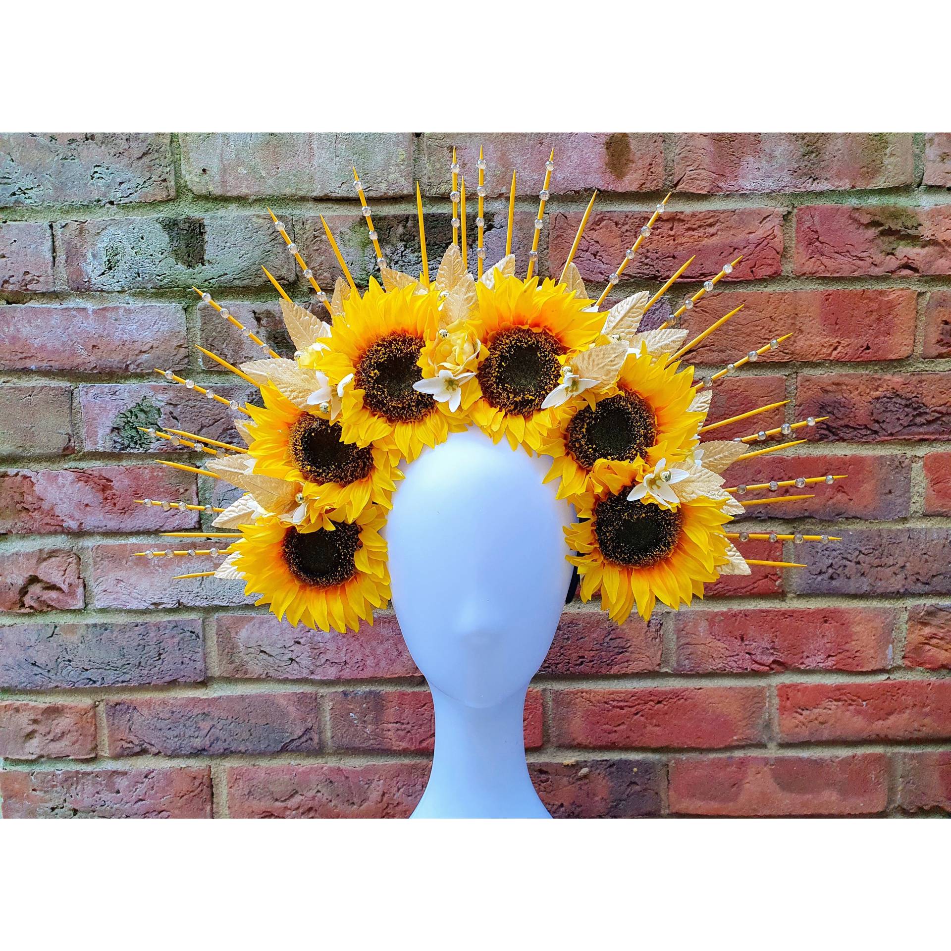 Made To Order-One Off-Bespoke Handmade Atemberaubende Große Gelbe Sonnenblume Floral Hochzeit/Festival Krone Kopfschmuck Mit Gelben Spikes & Gold Made To Order-One Off-Bespoke Handmade Atemberaubende Große Gelbe Sonnenblume Floral Hochzeit/Festival Krone Kopfschmuck Mit Gelben Spikes & Gold von BombiniStudio
