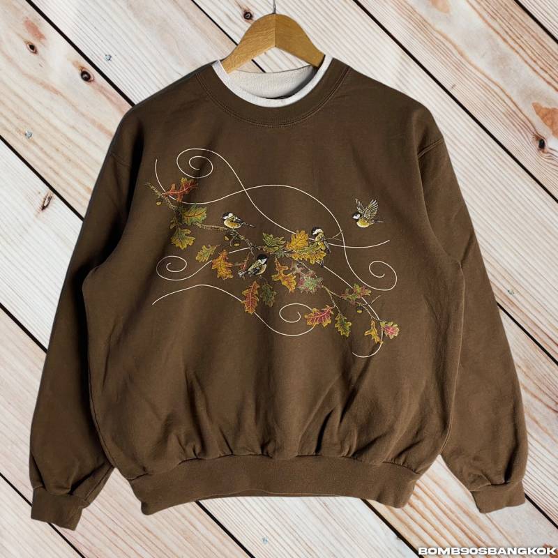 Vintage 90Er Jahre Vögel Auf Dem Ast Und Frühling Wind Print Tiere in Braun Crewneck Langarm Sweatshirt Größe L von Bombs90sBanGkoK