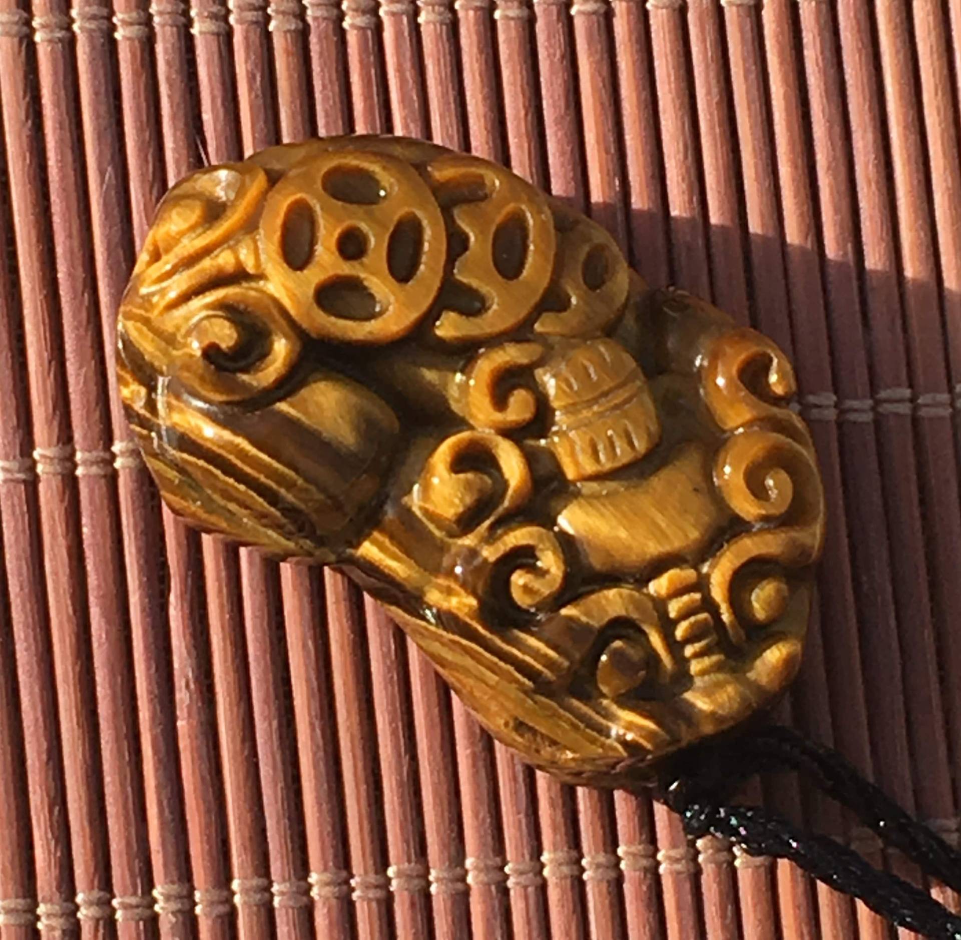Tigerauge Pi Xiu Makellos Handgeschnitzter Anhänger Halskette Verstellbar Auf 22" Tigerauge Pi Xiu Makellos Handgeschnitzter Anhänger Halskette Verstellbar Auf 22" von BonAmiJewels