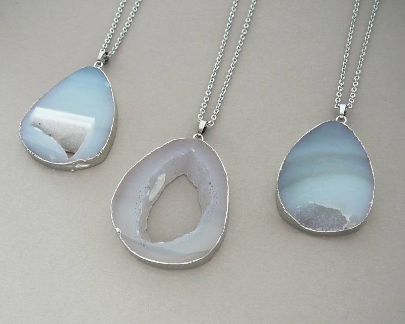 Druzy Halskette, Grauer Achat Silbergraue Großer Tropfenstein Anhänger, Lange Halskette Für Frauen, Boho Schmuck von BonBonStones