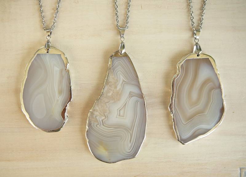 Graue Achat Halskette Für Frauen Geschenk Anhänger Layer Boho Hellgrau Sie von BonBonStones