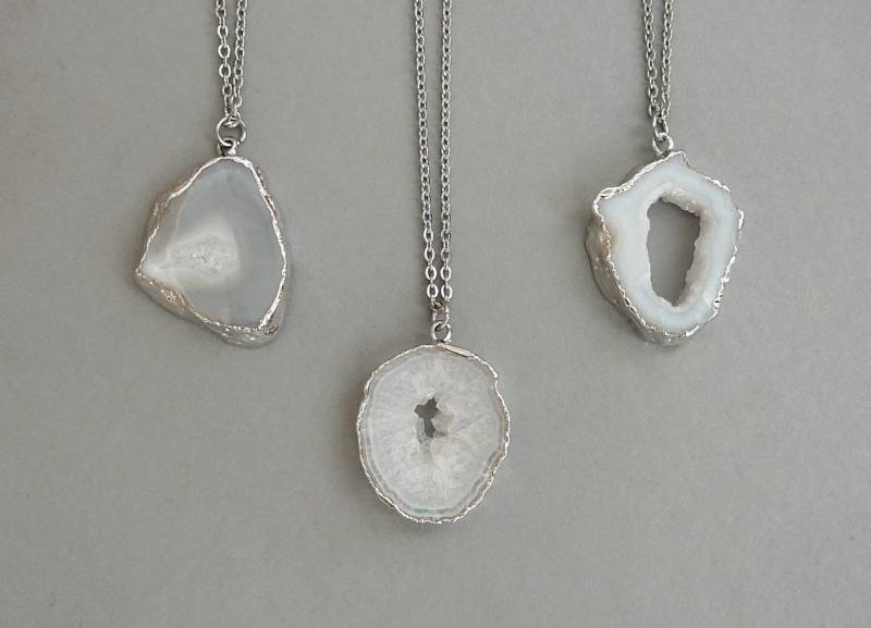 Graue Achatscheibe Halskette Für Frauen Geschenk Hellgrau Druzy Anhänger Layer Boho Halsketten Geode Schmuck von BonBonStones