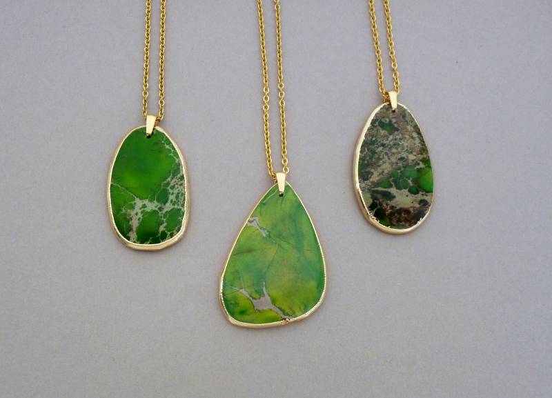 Grün Regalite Halskette Natürliche Imperial Jaspis Scheibe Anhänger Lange Gold Edelstein Für Frauen Geschenk Großer Grüner Stein Schmuck von BonBonStones