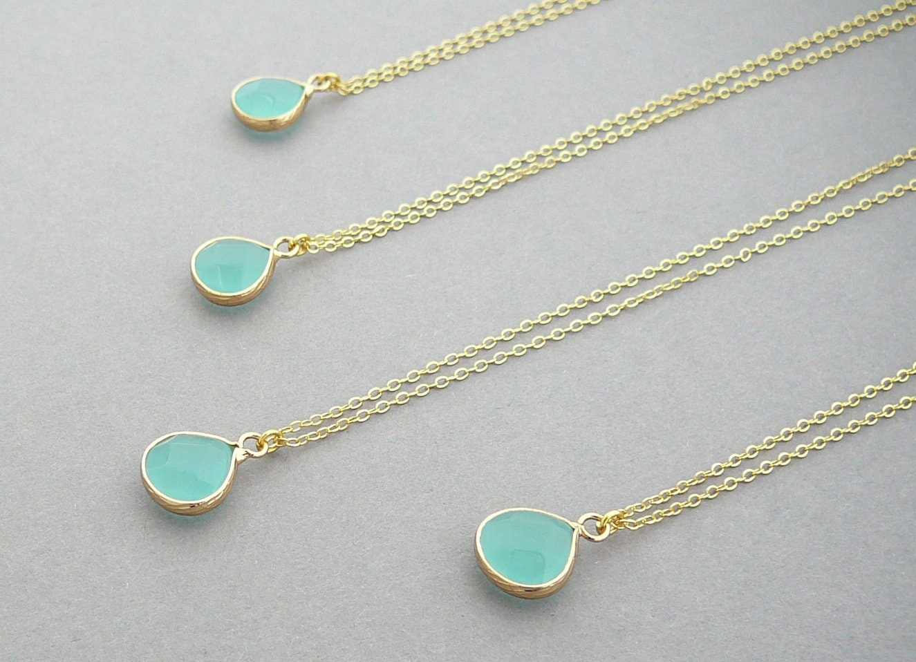 Mint Halskette Drop Gold Jade Kristall Anhänger Für Frauen Aqua Stein in Schmuck Tochter Brautjungfer Geschenke von BonBonStones