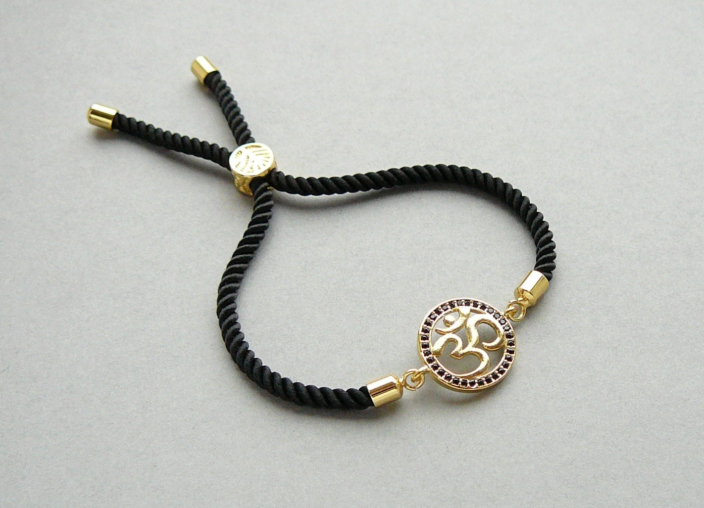 Om Armband, Schieber Armband Für Frauen, Schwarze Gold Armbänder, Yoga Geschenk Schmuck, Schutz von BonBonStones