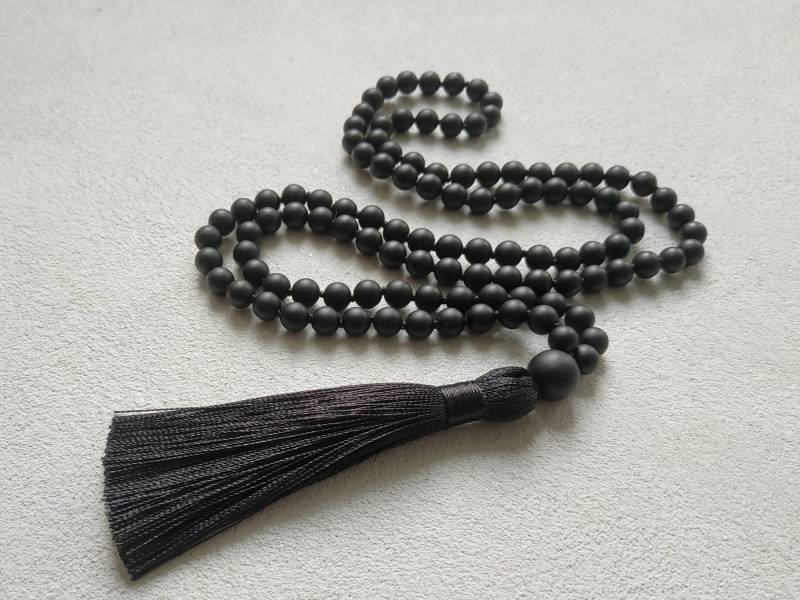 Schwarzer Onyx Mala Halskette 108 Perlenkette Für Mann Frauen Hand Geknotet Schwarz Lange Quaste Herren Yoga Geschenk Ihn von BonBonStones