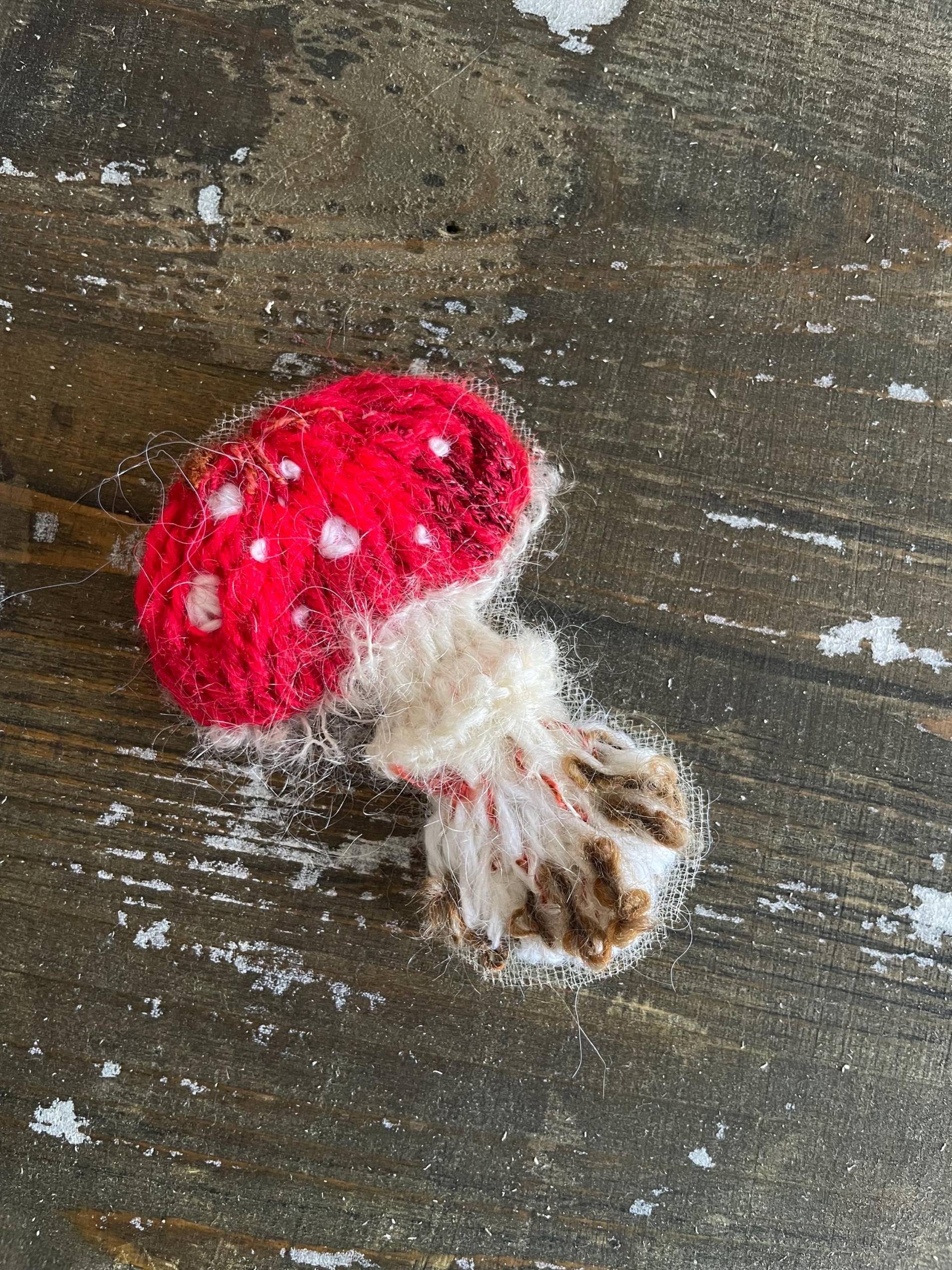 Handgefertigter Pilz Aufnäher Aus Wolle - Einzigartige Textile Amanita Applikation Handgefertigter Pilz Aufnäher Aus Wolle - Einzigartige Textile Amanita Applikation von BonBonnetStore