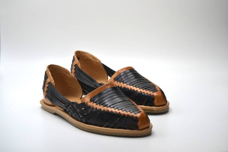 Mexican Leather Shoes - Women Slippers Mexican Leather Shoes - Women Slippers von Bonanzaa