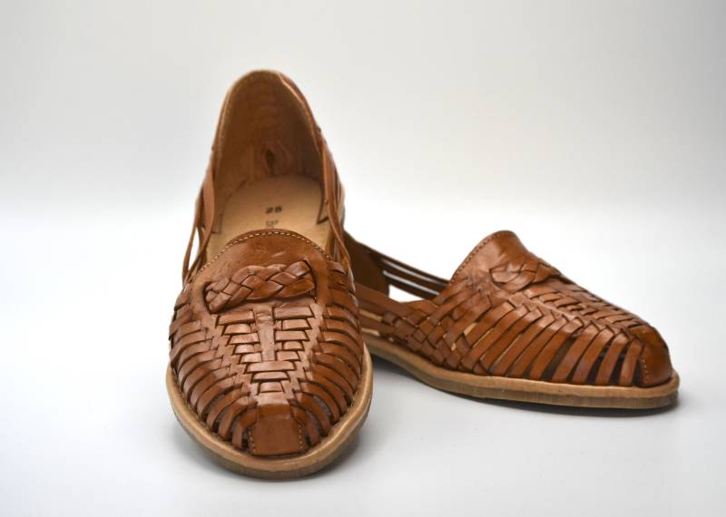 Mexican Leather Shoes - Women Slippers Mexican Leather Shoes - Women Slippers von Bonanzaa