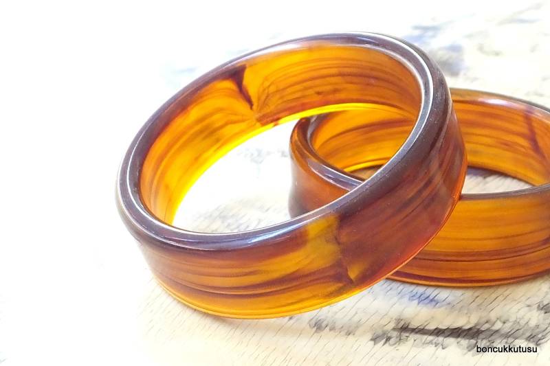 Vintage Harz Armreif Armband - 1980S Retro Schmuck Bernstein Braun Breite Armspange German Made Statement Mode von Boncukkutusu