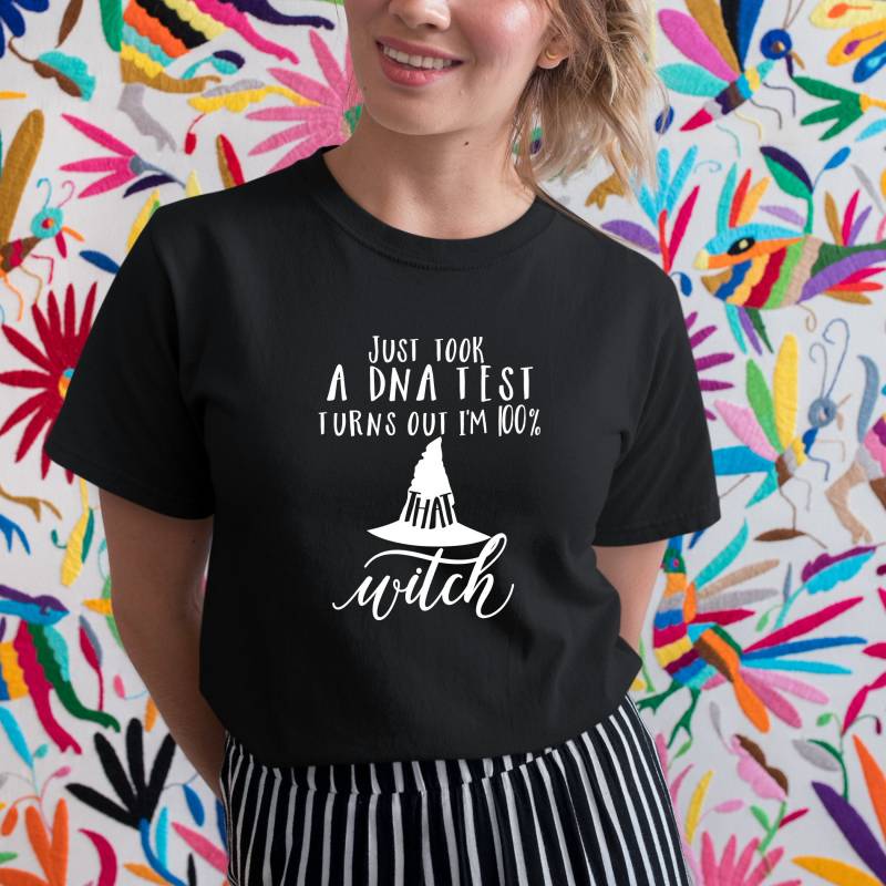 Gerade Einen Dna-Test Gemacht, Stellt Sich Heraus, Dass Ich 100% Dieses Hexenshirt Bin Gerade Einen Dna-Test Gemacht, Stellt Sich Heraus, Dass Ich 100% Dieses Hexenshirt Bin von BondiBlueDesign