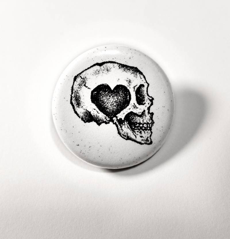 Liebe-Schädel-Knopf-stift/Button Tasten-Abzeichen - Knopf Pin Kostenloser Versand von Bonesandcompany