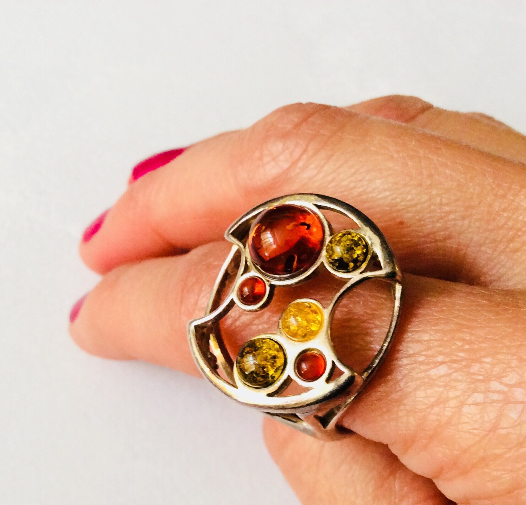 Anfang Der 2000Er Jahre Vintage Sterling Silber Und Bernstein Ring. Abstrakter Statement Ring Aus 925 Bernstein Anfang Der 2000Er Jahre Vintage Sterling Silber Und Bernstein Ring. Abstrakter Statement Ring Aus 925 Bernstein von BonfyreVintage