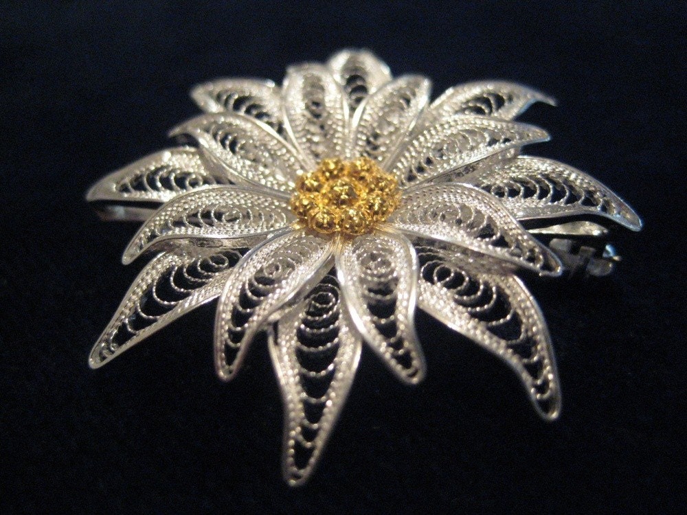 Edelweiss I - Filigrane Silberbrosche Edelweiss I - Filigrane Silberbrosche von BongeraFiligrana