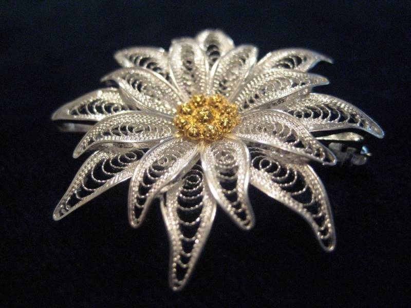 Edelweiss I - Filigrane Silberbrosche Edelweiss I - Filigrane Silberbrosche von BongeraFiligrana