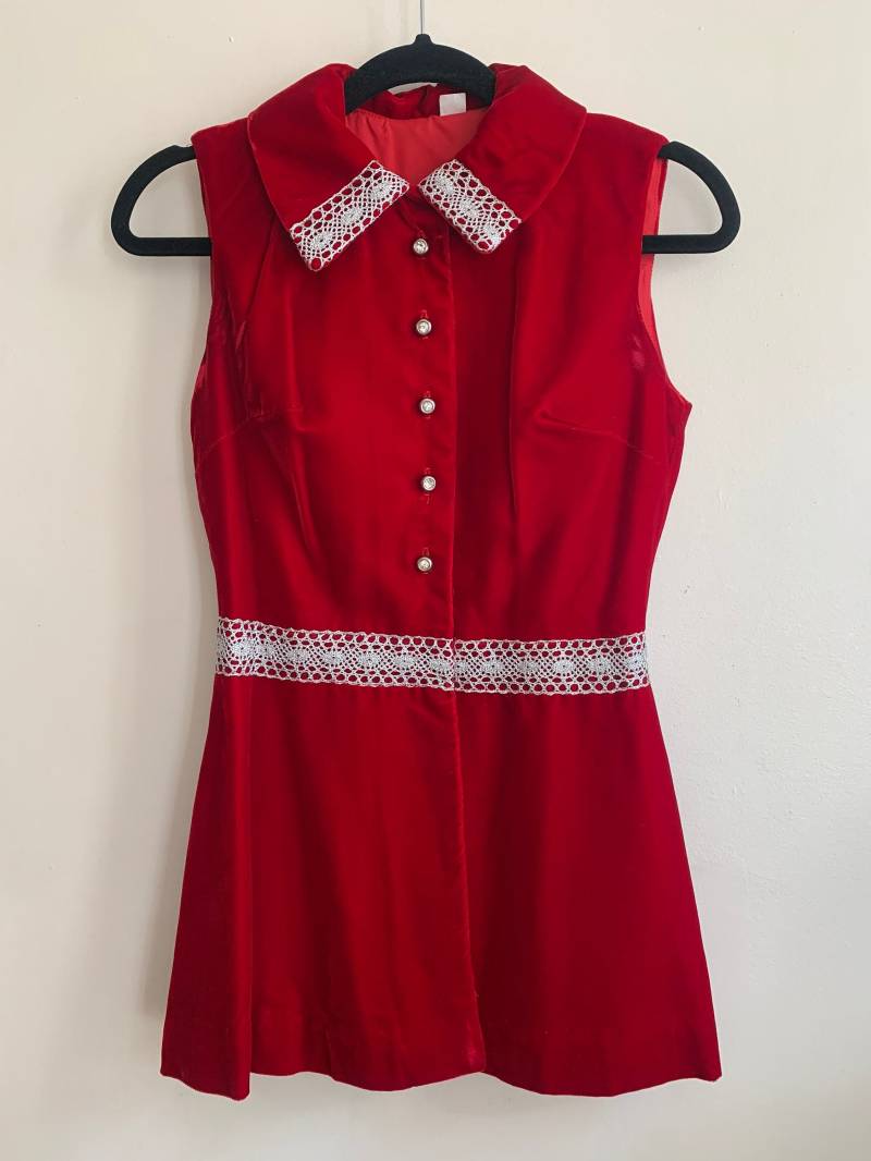 Vintage 1960Er Jahre Rot Samt Tunika Mit Edelstein Knöpfe von BonhomieVTG