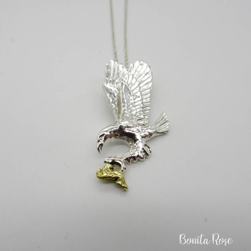 Fliegender Adler Anhänger, Halskette, Fliegender Adler, Im Flug, Auffallender Vogel, in Spannweite, Schöner von BonitaRoseJewelry