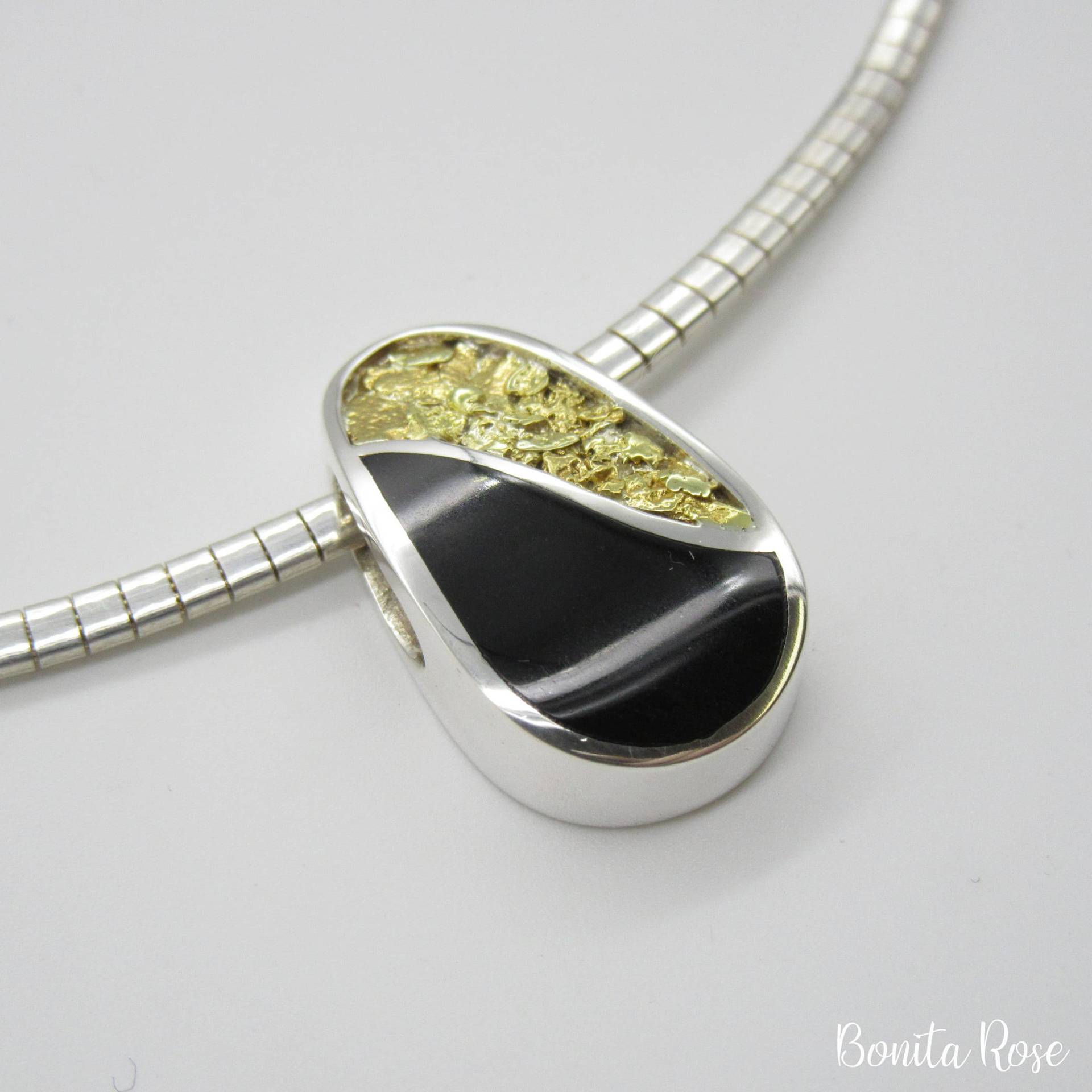 Jade Nugget Halskette - Nuggets Schwarzer Anhänger Schmuck Echt Gold Freeform von BonitaRoseJewelry