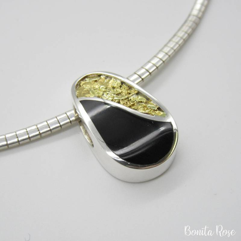 Jade Nugget Halskette - Nuggets Schwarzer Anhänger Schmuck Echt Gold Freeform von BonitaRoseJewelry