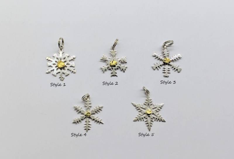 Schneeflocke Anhänger, Gold Nugget Schmuck, Sterling Silber Schneeflocke, Winter Schnee von BonitaRoseJewelry