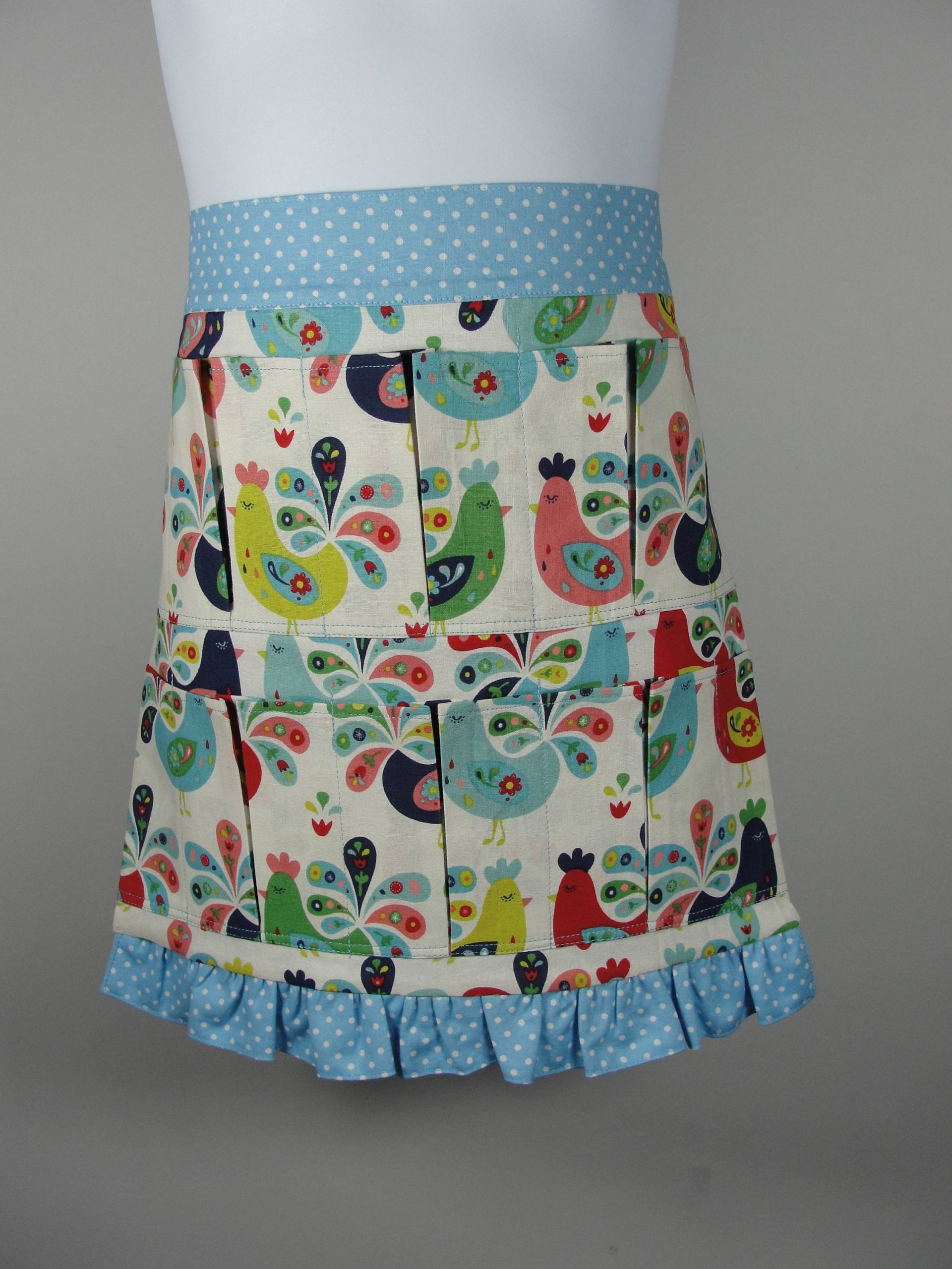 Kind Jugend Handgemachte Neuheit Huhn in Blau 6 Tasche Schürze Mit Rüschen | Taschen Halten Eier Made Usa Kind Jugend Handgemachte Neuheit Huhn in Blau 6 Tasche Schürze Mit Rüschen | Taschen Halten Eier Made Usa von BonnSewingroom