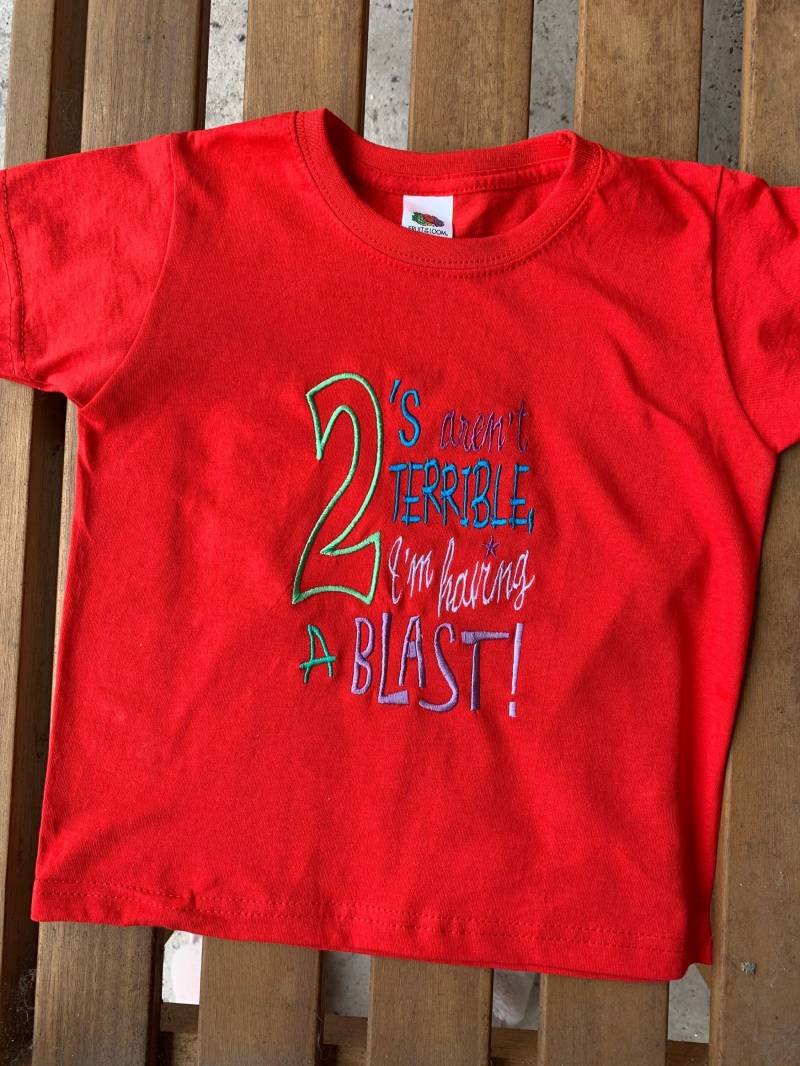 Freche Zwei Wir Haben Ein Knaller-T-Shirt Im Alter Von 2 Bis 3 Jahren von BonnieBooDesign