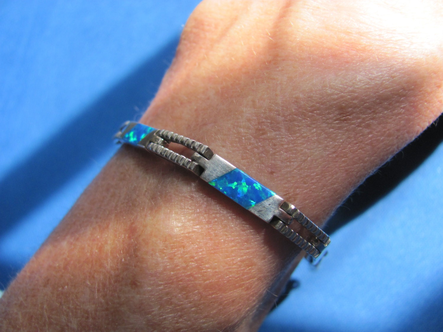 Jahrgang Opal Und Sterling Link Armband Einfach Einzigartiges Design, Dass 7 Intarsien Austalian Opale Ziemlich Größere Größe Stück Jahrgang Opal Und Sterling Link Armband Einfach Einzigartiges Design, Dass 7 Intarsien Austalian Opale Ziemlich Größere Größe Stück von BonniesGreatFinds