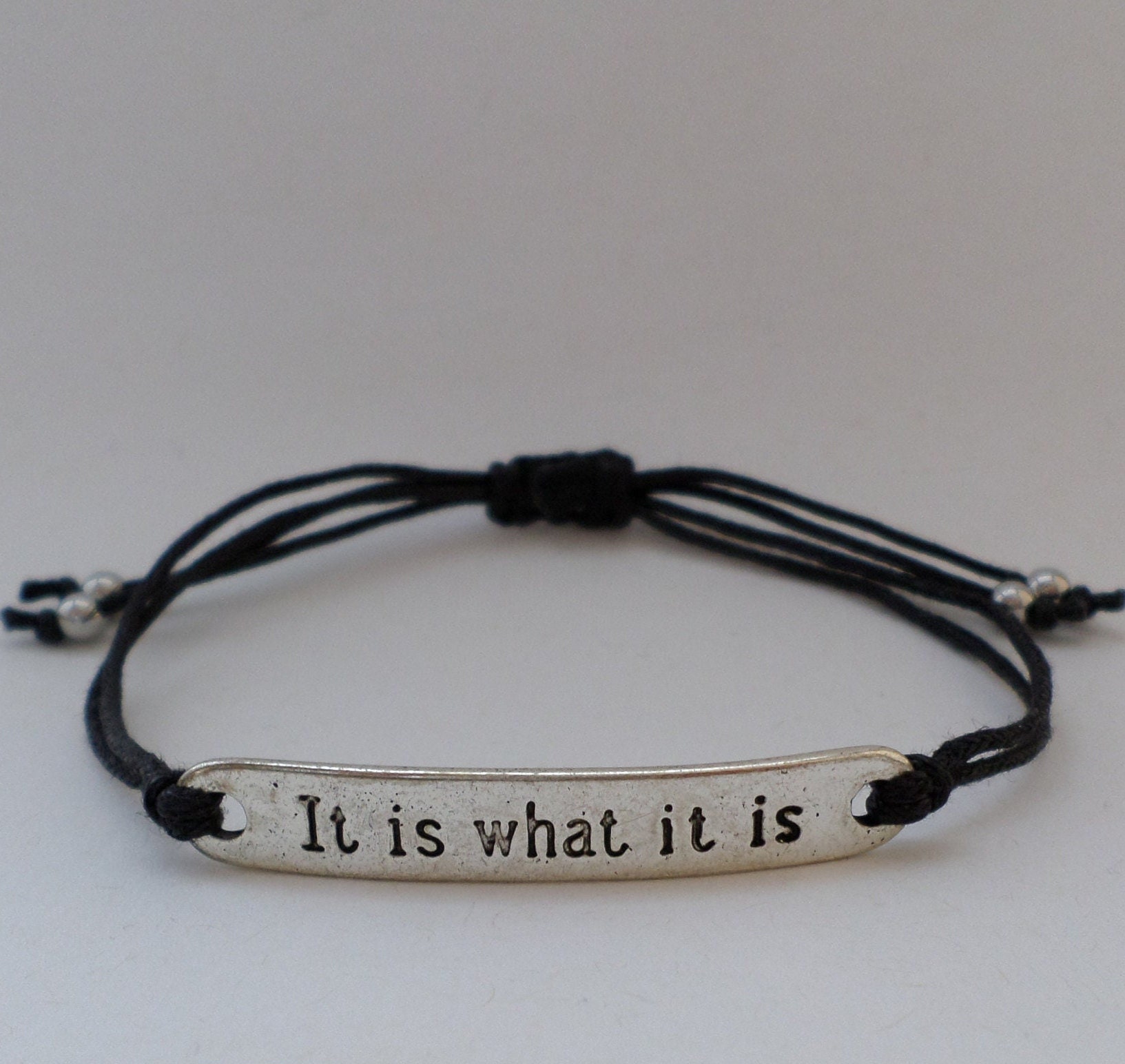 Armband "It Is What It Is" - Baumwollarmband Verschiedene Farben von BonniesKreativwerk