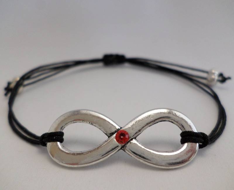 Armband - Unendlichkeit Verschiedene Farben Mit Glasstein von BonniesKreativwerk