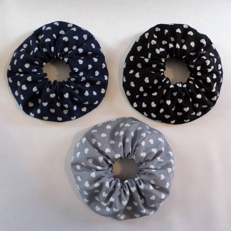 Baumwoll Scrunchie - Weiße Herzen | Verschiedene Farben , Mit Bio Gummiband von BonniesKreativwerk
