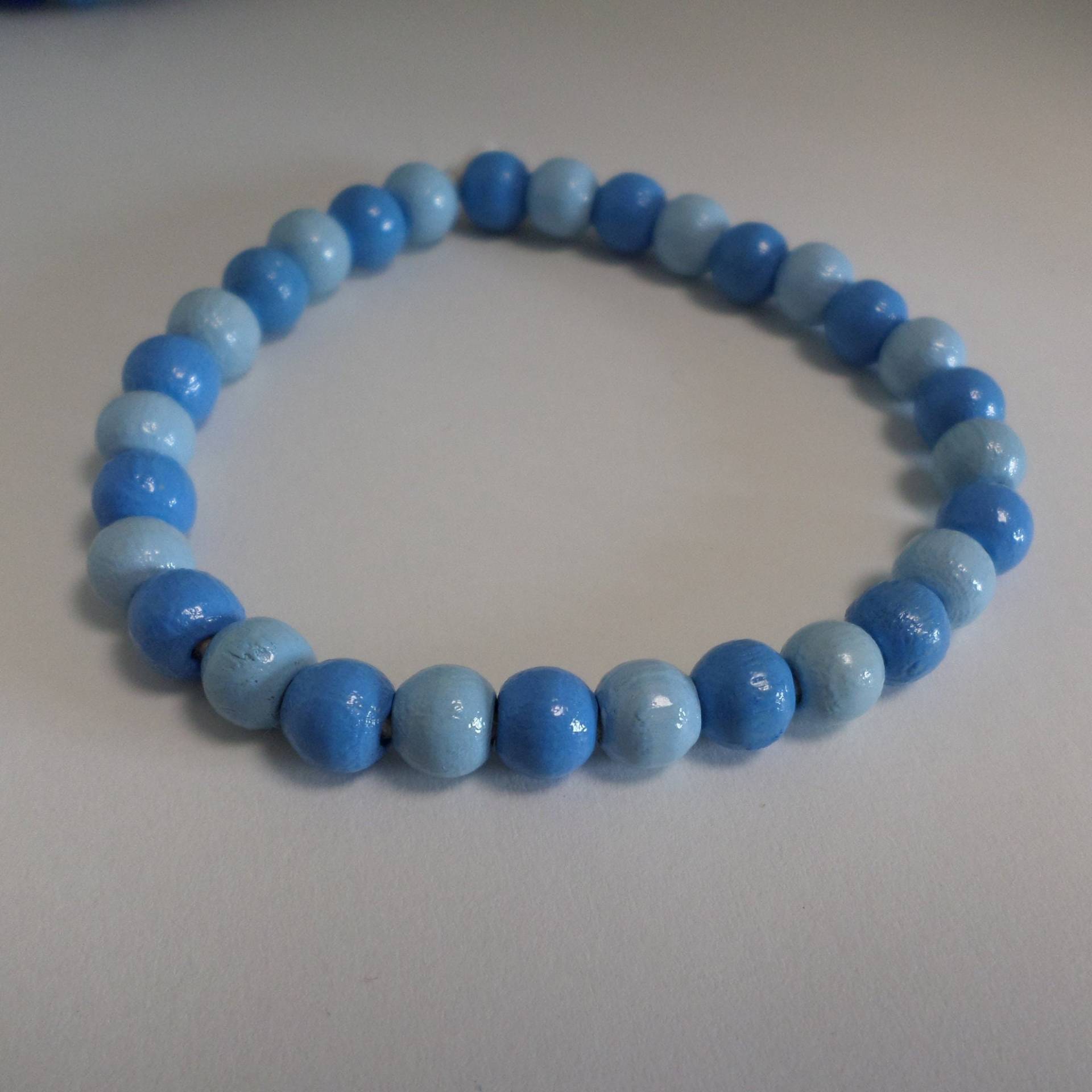 Holzperlen Armband - Hellblau Mit Bio Gummiband von BonniesKreativwerk