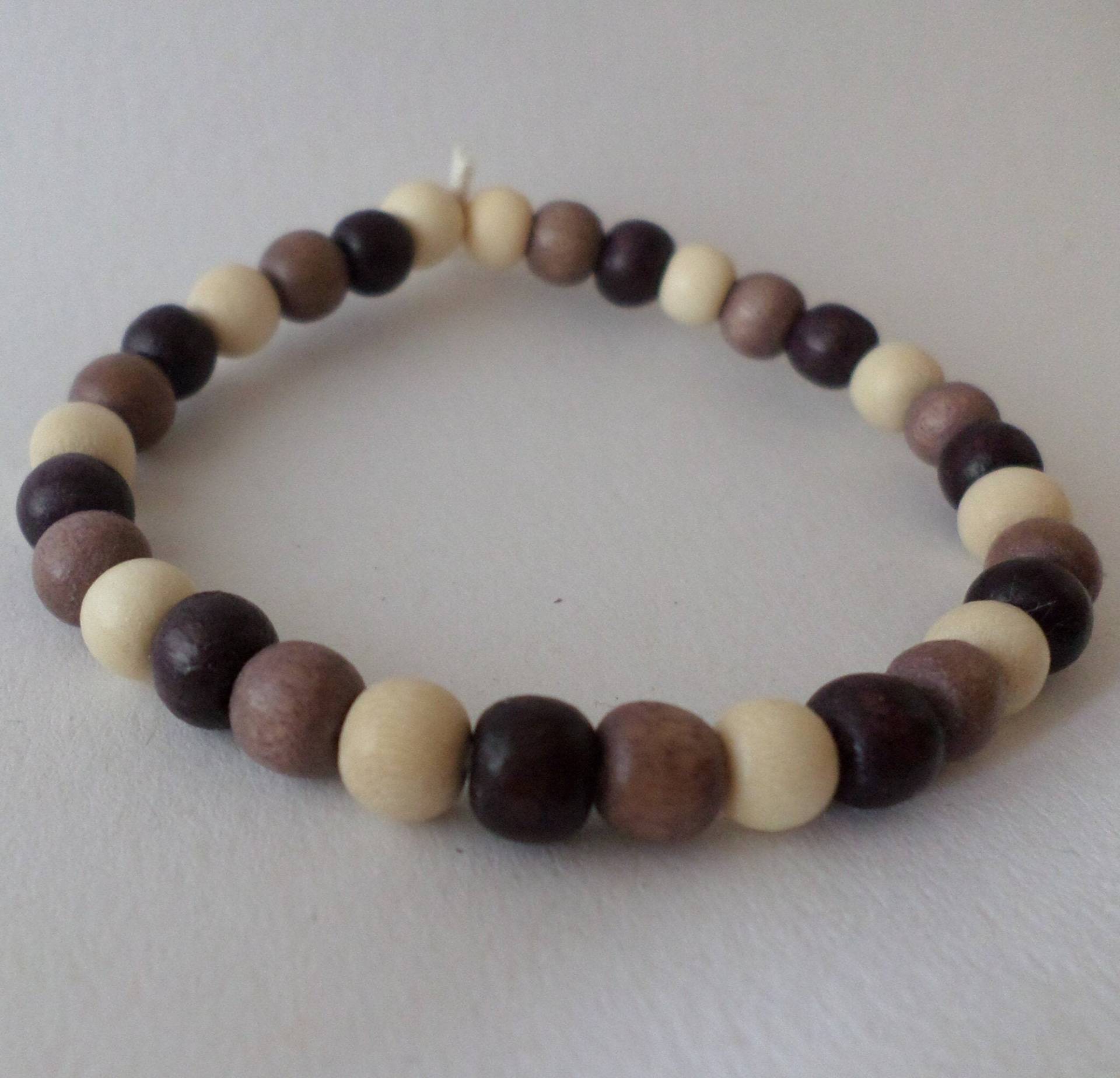 Holzperlen Armband Mit Bio Gummiband - Shabby Chic Braun-Weiß von BonniesKreativwerk