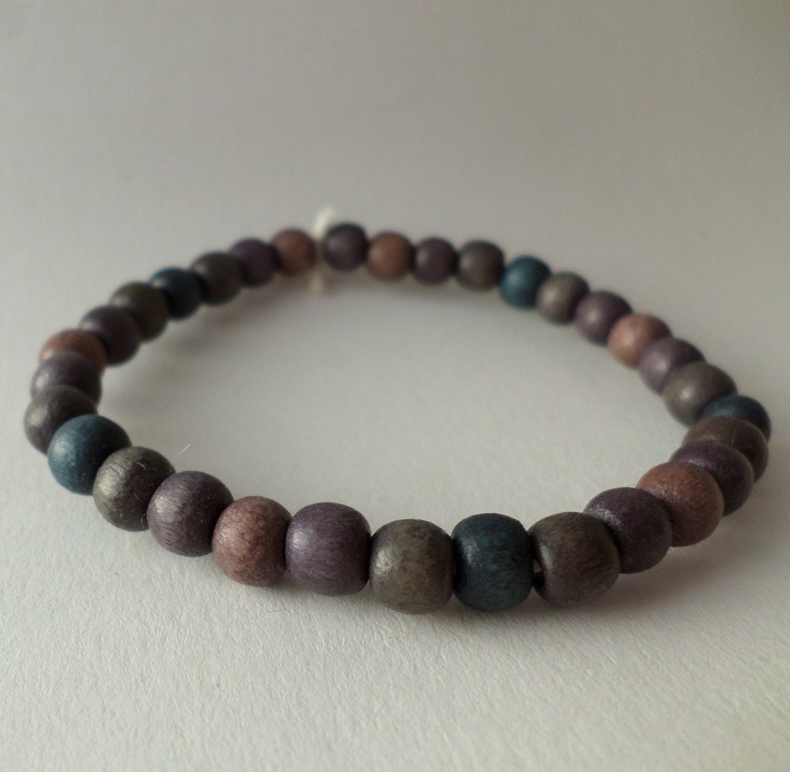 Holzperlen Armband Mit Bio Gummiband - Shabby Chic Farbmix Vintage Farben von BonniesKreativwerk