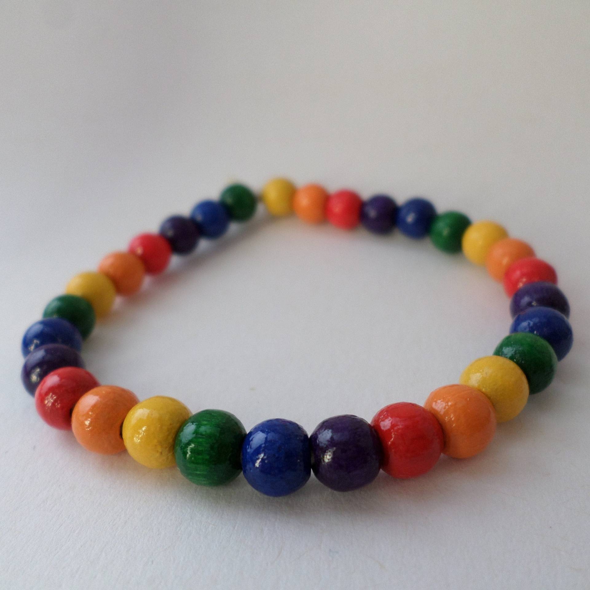 Holzperlen Armband - Regenbogen Dunkel Mit Bio Gummiband von BonniesKreativwerk