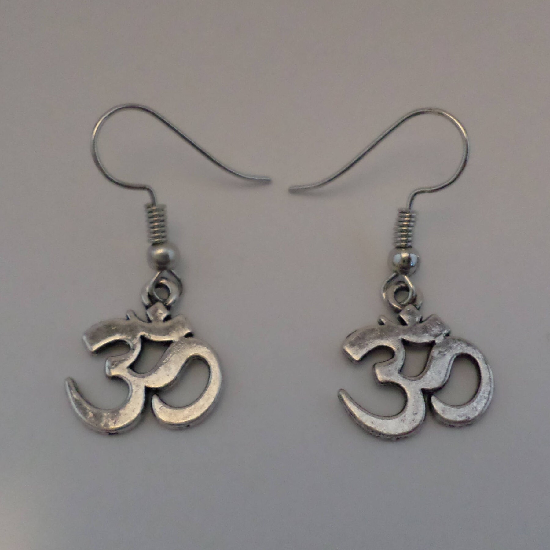 Meditations Ohrringe - Om Antik Silber von BonniesKreativwerk