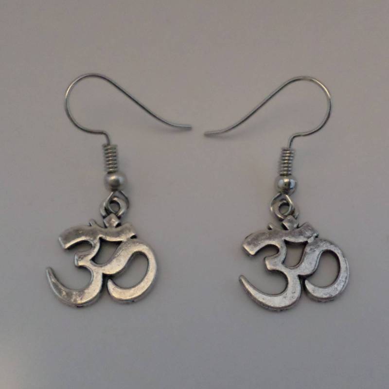 Meditations Ohrringe - Om Antik Silber von BonniesKreativwerk