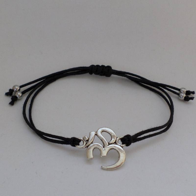 Om - Baumwollarmband Verschiedene Farben von BonniesKreativwerk