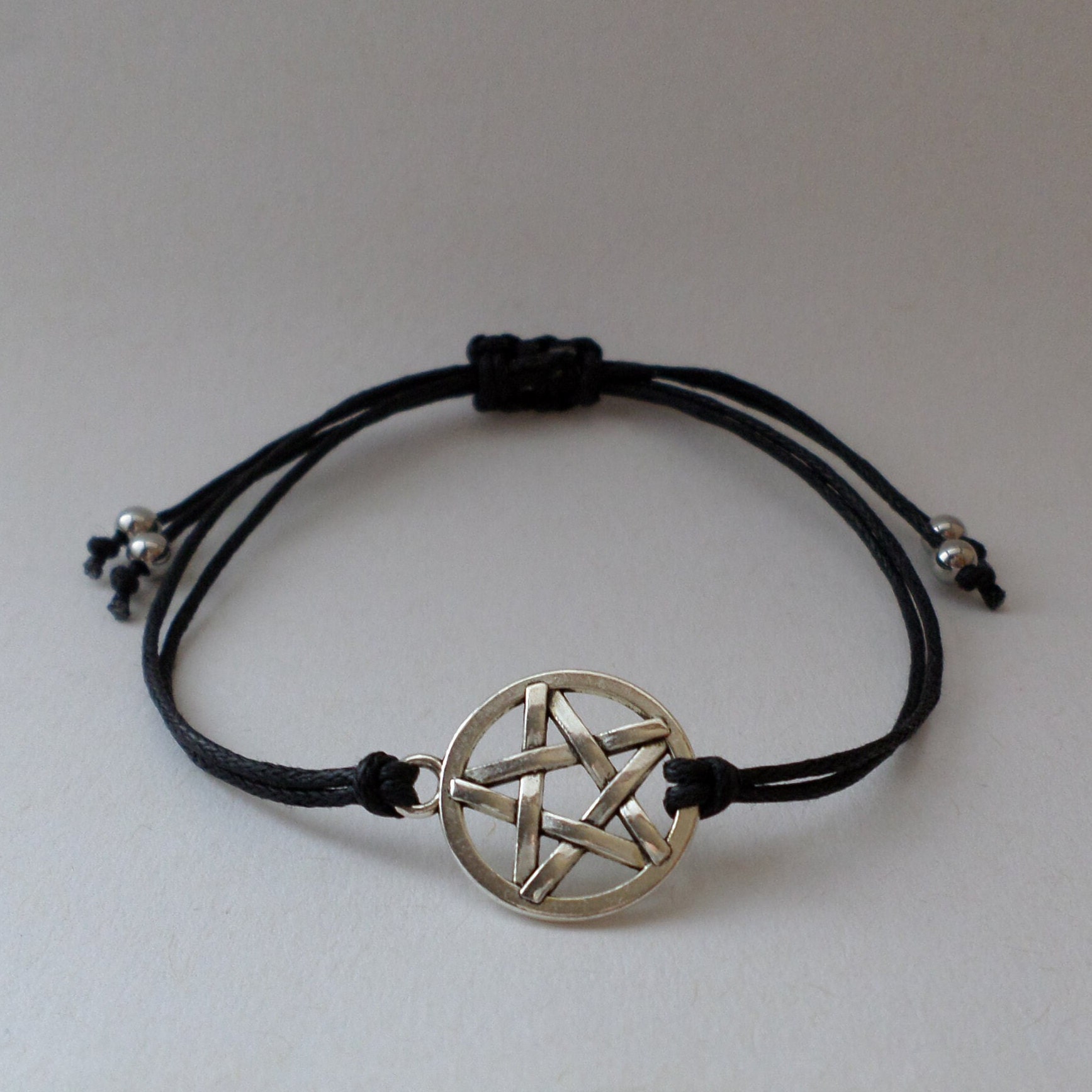 Pentagramm - Baumwollarmband Verschiedene Farben von BonniesKreativwerk