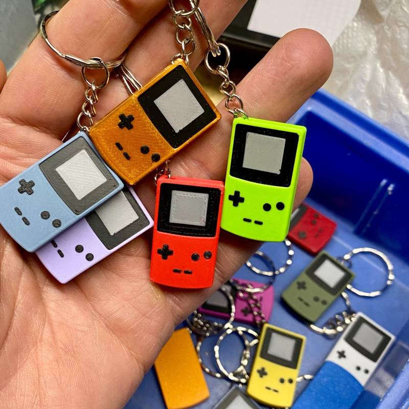 Gameboy Schlüsselanhänger - in Wunschfarbe | Game Boy Retro Keychain Anhänger Gameboy Schlüsselanhänger - in Wunschfarbe | Game Boy Retro Keychain Anhänger von BookInTheForest