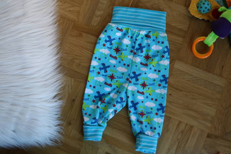 Pumphose/Mitwachshose - Flugzeuge Gr. 50/56 Pumphose/Mitwachshose - Flugzeuge Gr. 50/56 von BookNookDE